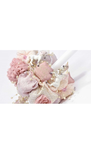 Lumanare botez brodata cu gold si accesorizata cu trei figurine unicorni Golden Unicorns Valley 11
